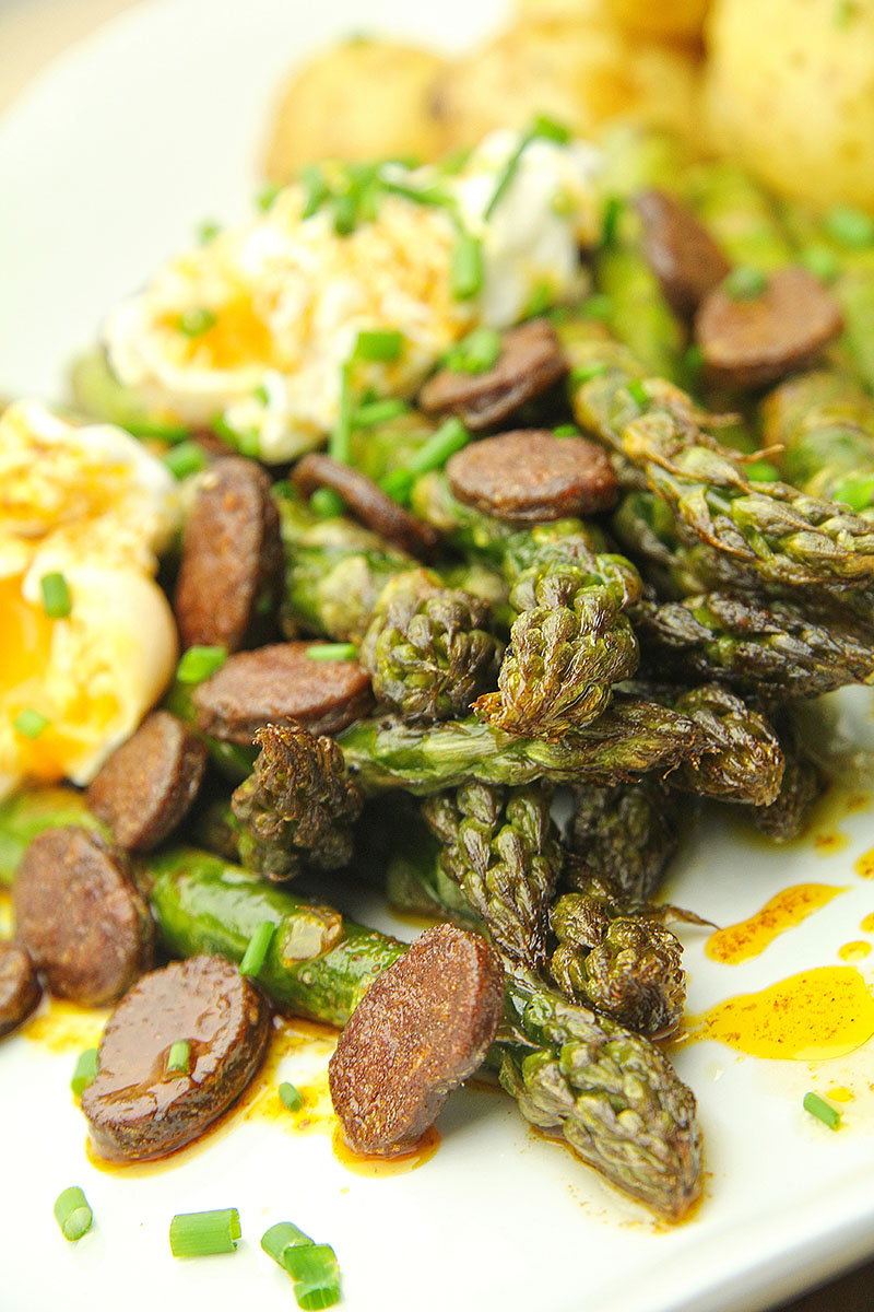 Roasted Asparagus with Chorizo and Poached Egg recipe – The Artisan Food Trail